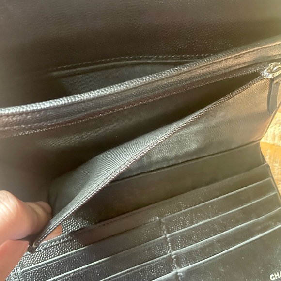 Lightly use CHANEL black caviar bifold wallet - Picture 6 of 7